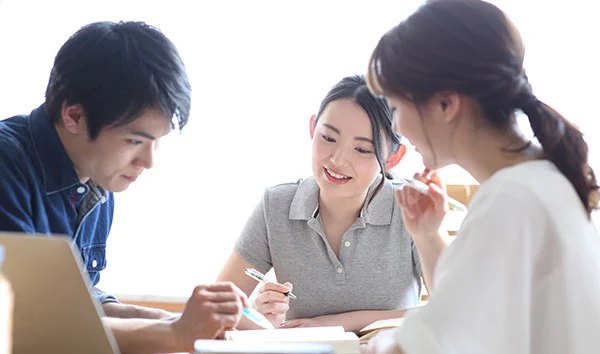 大学生のパソコンを選ぶポイント｜文系・理系・アート系向けのスペックは？